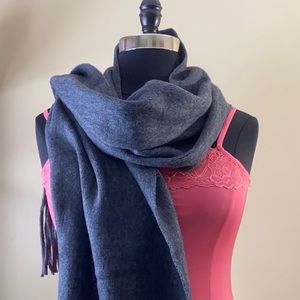 Lucky Brand Gray Fringed Winter Scarf